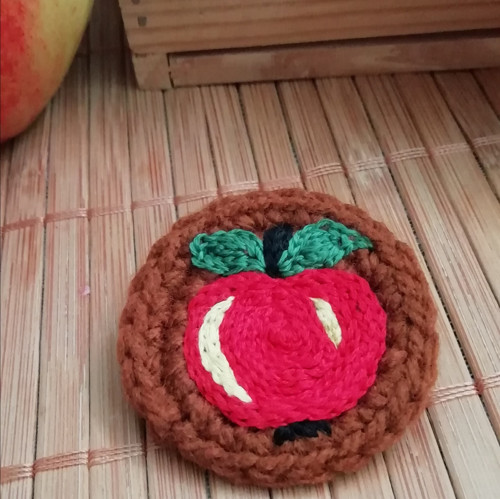 Brož"Jablíčko" (ručně vyšívaná)