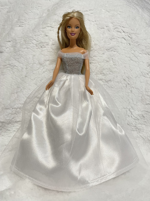 Svatební šaty pro barbie