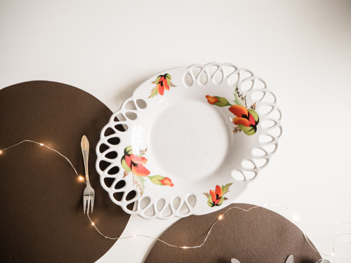 Talíř prořezávaný prolamovaný porcelánový