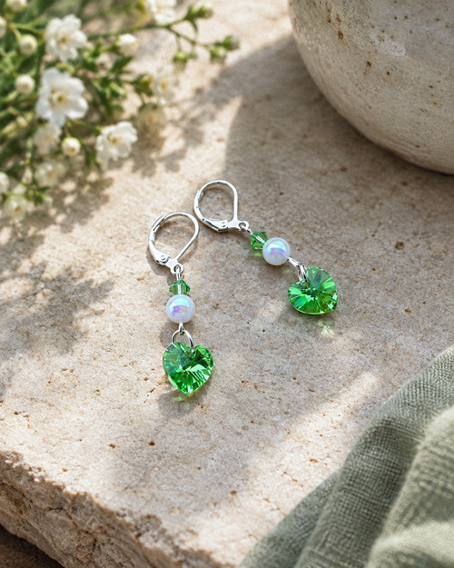 Náušnice - Swarovski srdíčka světle zelená