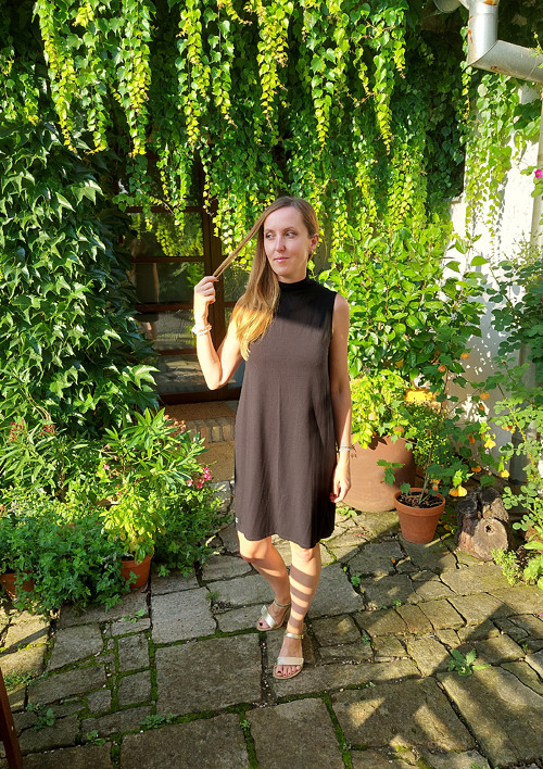 Áčkové šaty Minimalistický stojáček Černé