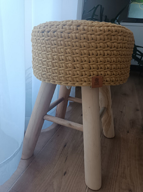 Stolička S Háčkovaným Potahem — foto 1