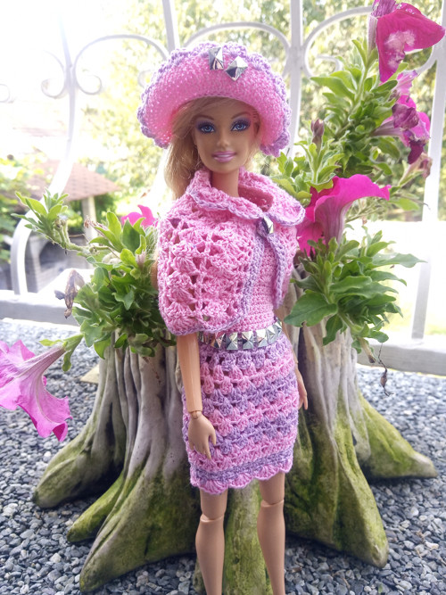Háčkovaný růžovo fialový komplet na Barbie 2.