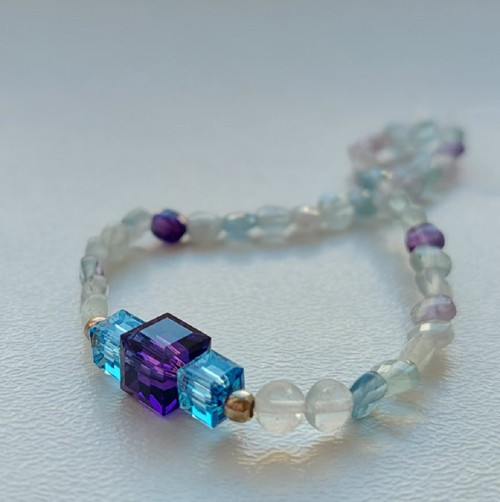 Náramek s minerály. Fluorit a Swarovski