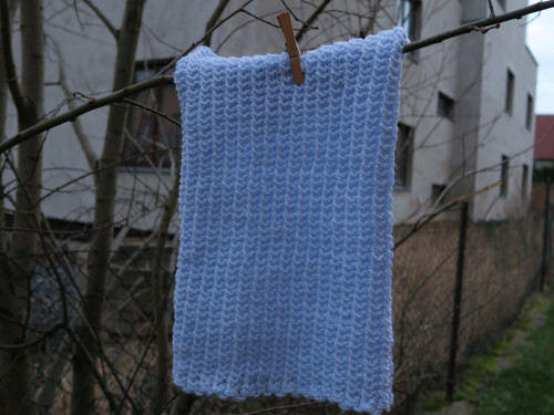 Ledově Modrý Nákrčník/Zachumlání