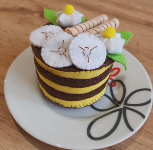 Čokobanánový dortík z filcu