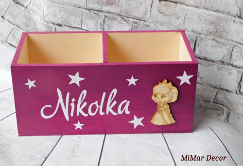 Dřevěný pastelkovník se jménem a princeznou