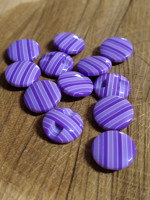 Knoflík se spodním přišíváním fialový