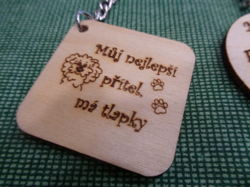 Dřevěný přívěsek nápis