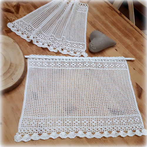 Záclonka 2ks 50x30 bílá - háčkovaná
