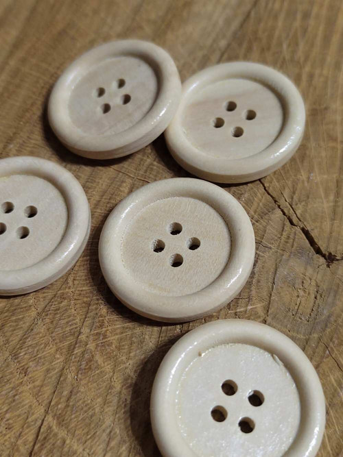Dřevěný knoflík 25 mm čtyřdírkový přírodní