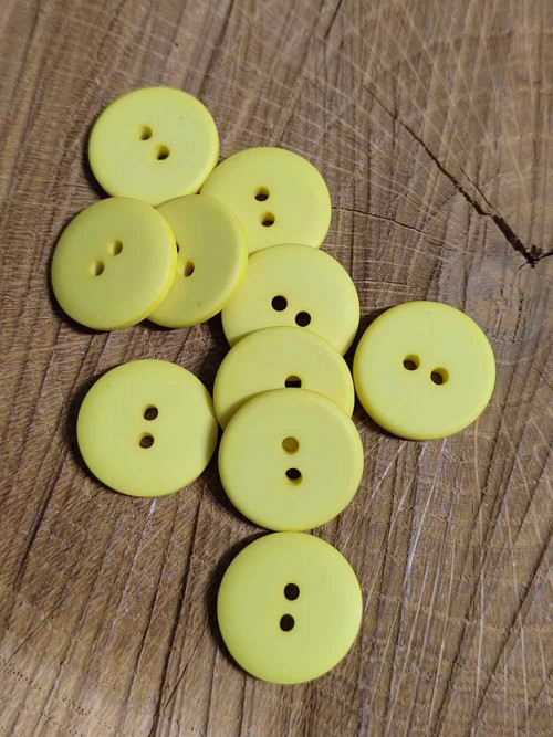 Knoflík žlutý matný dvoudírkový