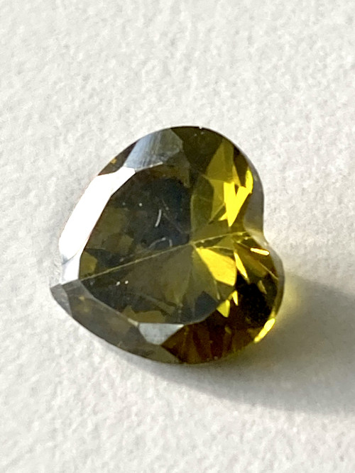 Zirkon zelený - srdce, 5.95 Ct. syntet. drahokam