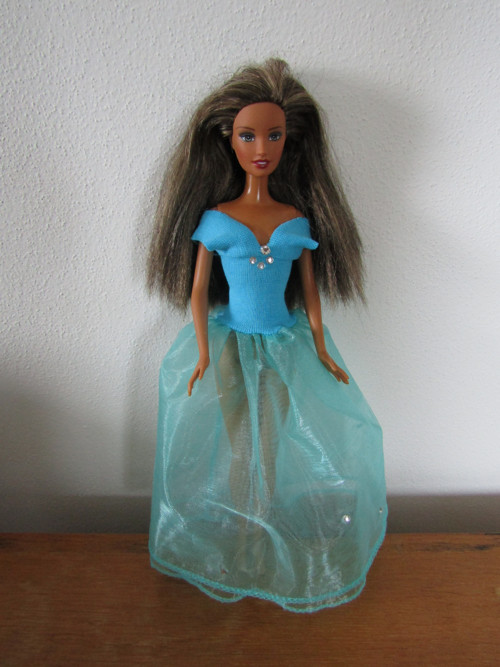 Tyrkysové šaty pro barbie se širokými ramínky