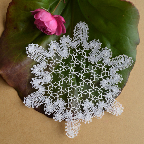 Nová ručně paličkovaná dečka, průměr 17 cm