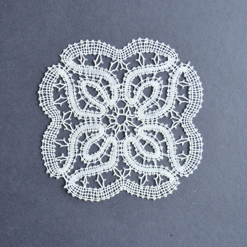 Nová ručně paličkovaná dečka, průměr 11 cm