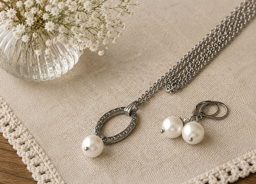 Swarovski Crystal White Pearl ..chirurg. ocel
