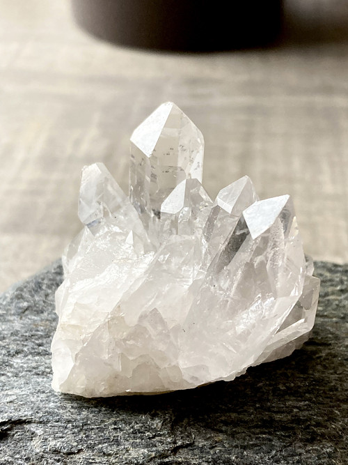 KŘIŠŤÁLOVÁ DRŮZA - surový minerál 4 x 3,5 Cm