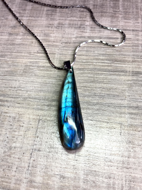LABRADORIT broušený, přívěsek,42x11mm,bez řetízku