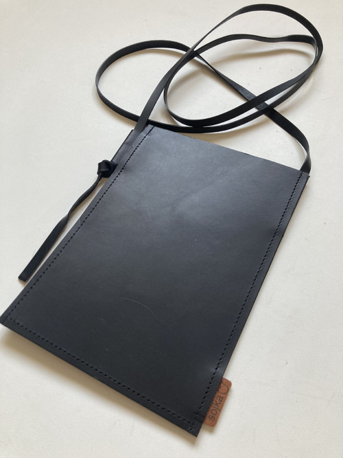 Kožená crossbody kapsička na telefon
