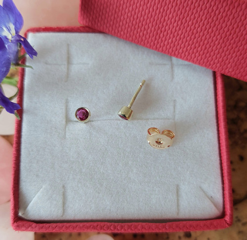 Zlaté náušnice s rubinem 3mm