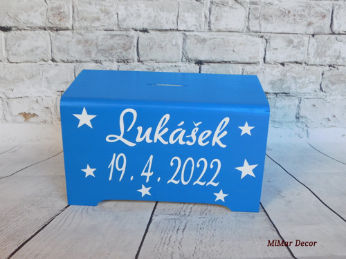 Dřevěná pokladnička k narození miminka modrá
