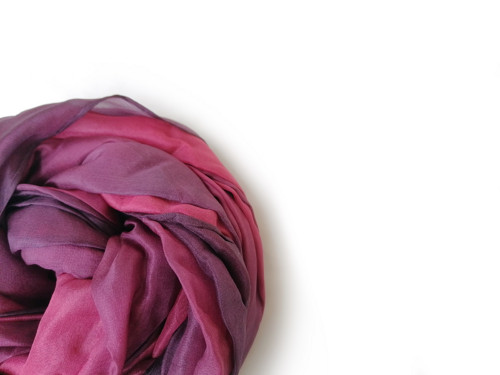 "purple gradient" hedvábná šála, pléd 180x90 — foto 1