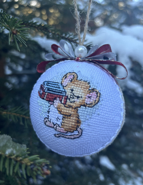 Vánoční ozdoba MYŠKA S KNIHAMI