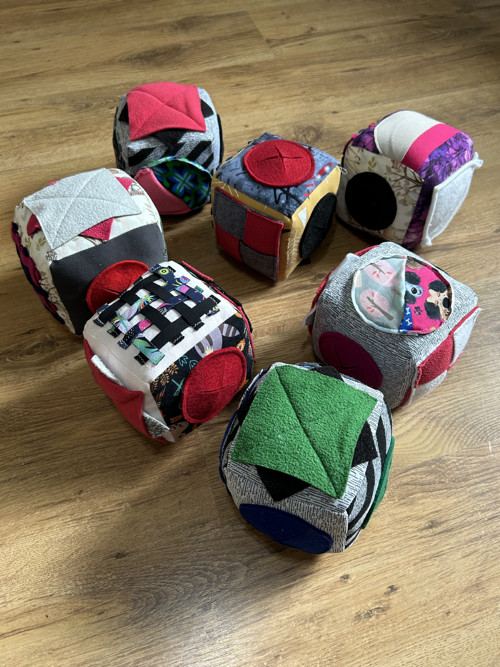 Čmuchací kostka - 11 cm