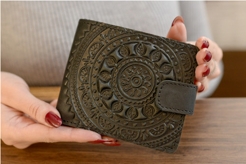 Skládací kožená peněženka "Mandala" černá