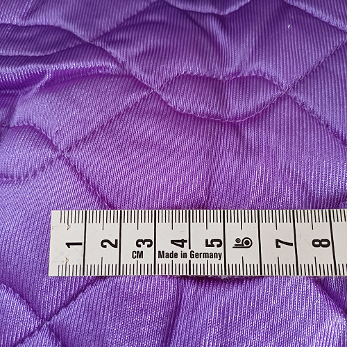 Fialová lesklá látka podšitá bílým dederonem č.86