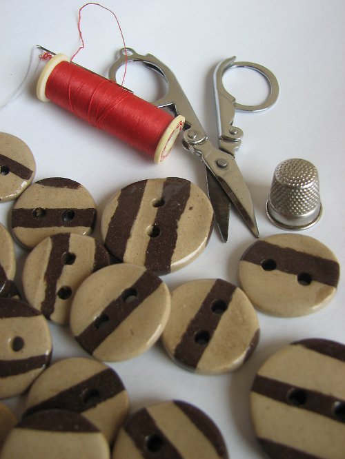 Knoflík - keramika pr. 3 a 2,5 cm
