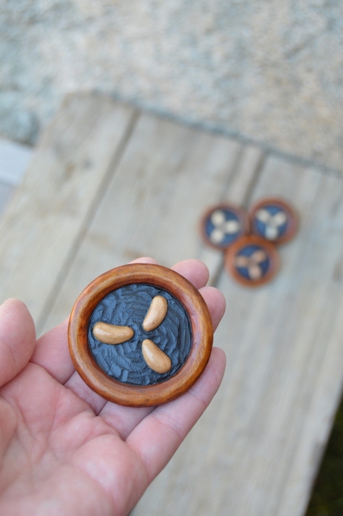 MAKOVÝ KOLÁČEK - brož (5cm)