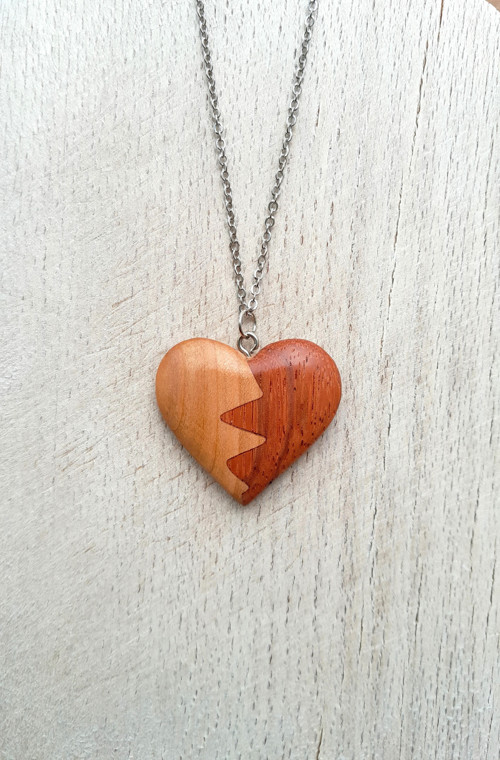 Dřevěné dvoubarevné srdíčko č. 22