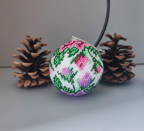 Jarní baňka z korálků - průměr 7 cm - v krabičce — foto 1