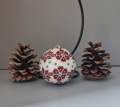 Baňka z korálků - průměr 7 cm - v krabičce — foto 1