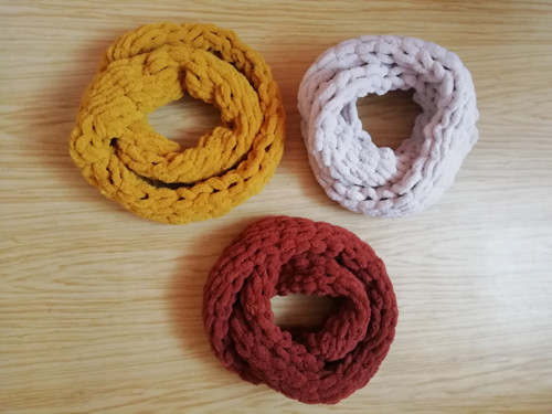 Měkký pletený nákrčník puffy (barva na přání)