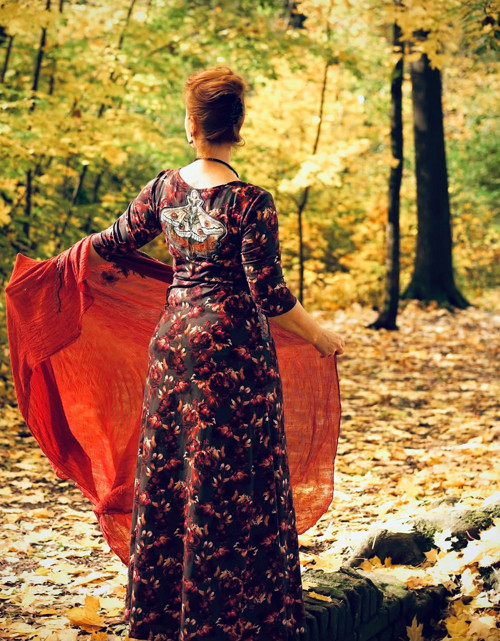 "Podzimní elegance s květy", dlouhé šaty
