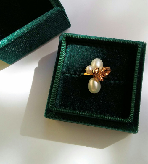 Nugetový prsteň a biele perly, žlté Au, 18K