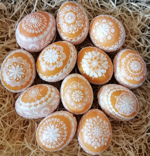 Oranžové reliefní kraslice