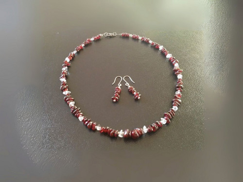 Granátová s křišťálem - amulet