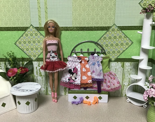 Oblečky+Barbie - “Ready to play”