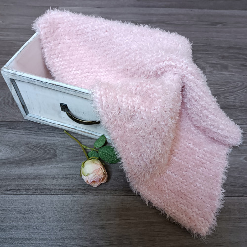 Dečka na newborn focení růžová