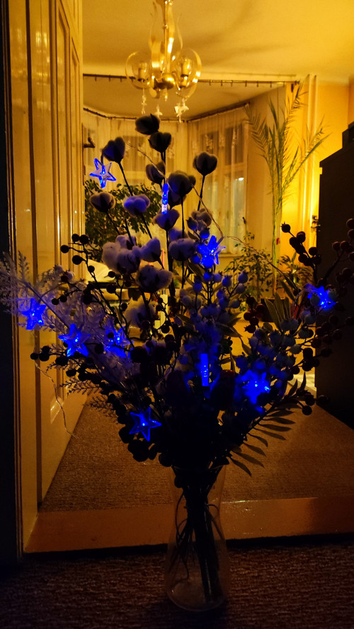 Zasněžená luxusní Kytice Bobule svítící hvězdy LED