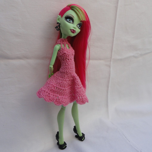 Šaty pro Monster High