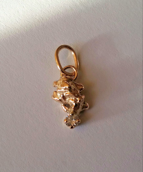 Nugetový prívesok a diamant, žlté Au, 18K