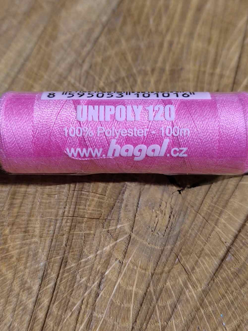 Polyesterové nitě Unipoly návin 100 m 332 Pink lem