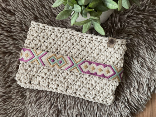 Háčkovaná crossbody kabelka