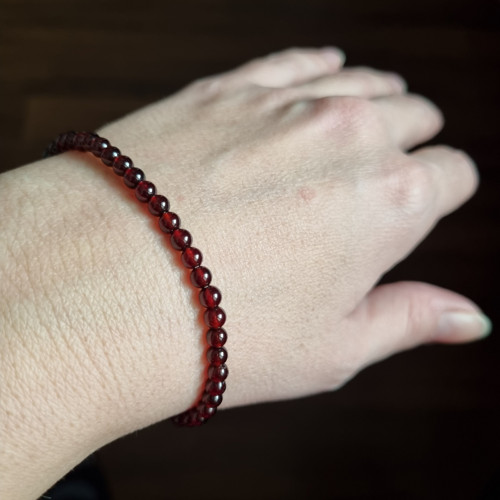 Náramek GRANÁT 4mm