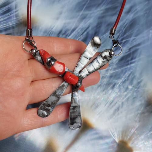 Cínovaný náhrdelník, Dragonfly